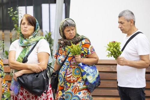 Zile de sărbătoare la Parohia „Sfântul Vasile cel Mare”-Victoria din București Poza 308537