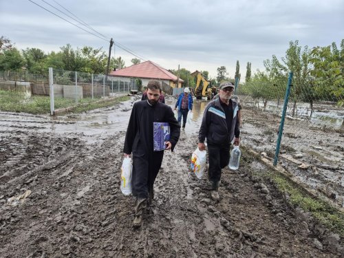 Ajutor material pentru persoanele afectate de inundații Poza 308908