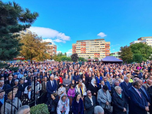 Biserica „Sfântul Arhanghel Mihail” din Cluj-Napoca a fost târnosită Poza 308798