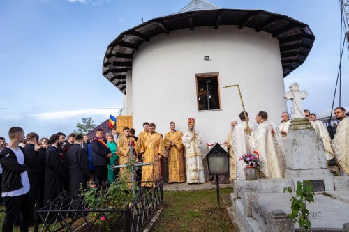 Biserica din satul ieșean Arama a primit veșmânt nou de har Poza 308958