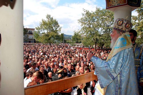 Patriarhul Teoctist, părinte al bolnavilor și cinstitor al sfinților taumaturgi Poza 308915