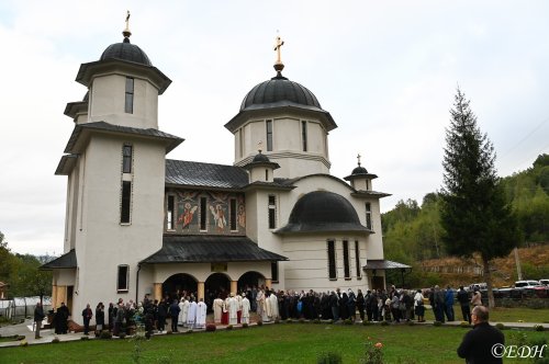 Târnosirea bisericii schitului de la Vulcan, Hunedoara Poza 308944