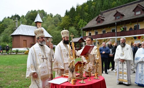 Târnosirea bisericii schitului de la Vulcan, Hunedoara Poza 308945