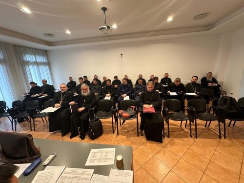 Încheierea cursurilor pentru gradele clericale în Episcopia Ortodoxă Română a Italiei Poza 309039