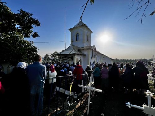 Biserica „Izvorul Tămăduirii” din Hlipiceni, sfințită de doi ierarhi Poza 309234