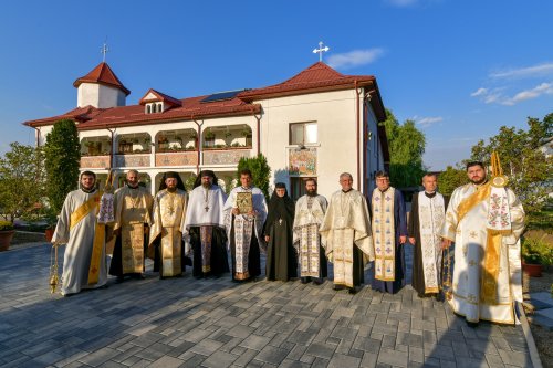 Moaştele Sfântului Mucenic Ciprian întâmpinate la Mănăstirea „Sfânta Treime” din Drăgăneşti Vlaşca Poza 309246