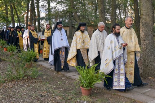 Moaştele Sfântului Mucenic Ciprian întâmpinate la Mănăstirea „Sfânta Treime” din Drăgăneşti Vlaşca Poza 309252