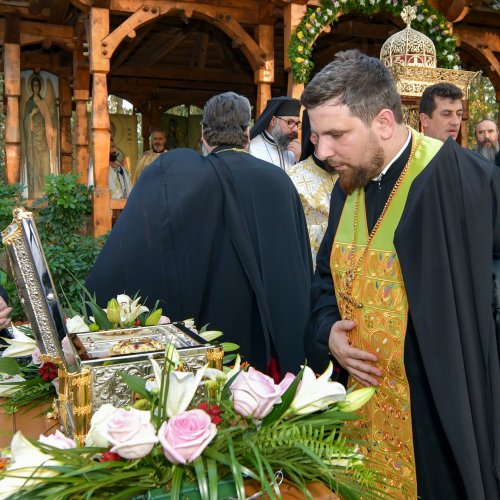 Moaştele Sfântului Mucenic Ciprian întâmpinate la Mănăstirea „Sfânta Treime” din Drăgăneşti Vlaşca Poza 309256