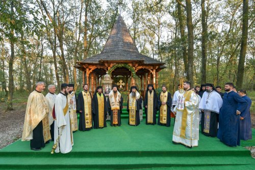 Moaştele Sfântului Mucenic Ciprian întâmpinate la Mănăstirea „Sfânta Treime” din Drăgăneşti Vlaşca Poza 309260