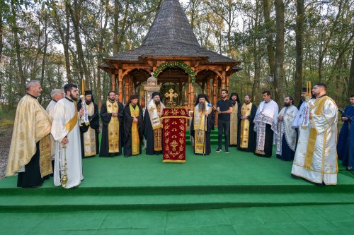 Moaştele Sfântului Mucenic Ciprian întâmpinate la Mănăstirea „Sfânta Treime” din Drăgăneşti Vlaşca Poza 309277