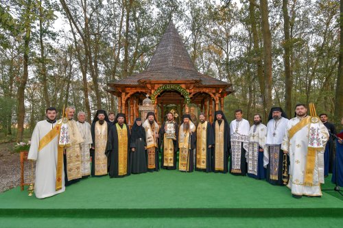 Moaştele Sfântului Mucenic Ciprian întâmpinate la Mănăstirea „Sfânta Treime” din Drăgăneşti Vlaşca Poza 309281