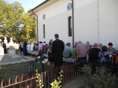 Biserica din Livedea, ca o inimă vindecată după junghiere Poza 308411