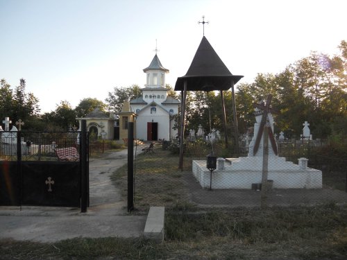 Biserica din Livedea, ca o inimă vindecată după junghiere Poza 308417