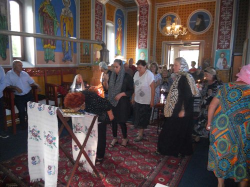 Biserica din Livedea, ca o inimă vindecată după junghiere Poza 308421