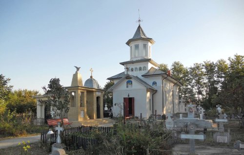 Biserica din Livedea, ca o inimă vindecată după junghiere Poza 309132