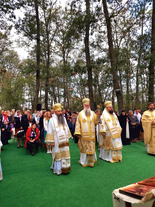 Sfințirea paraclisului Mănăstirii „Sfânta Treime” din Drăgănești‑Vlașca Poza 309311