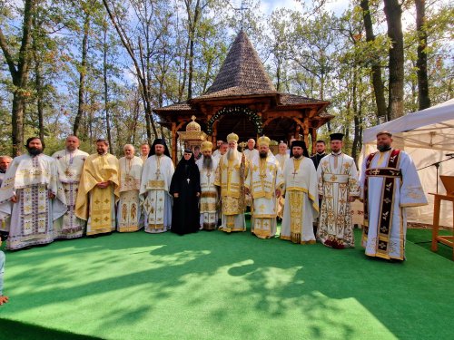 Sfințirea paraclisului Mănăstirii „Sfânta Treime” din Drăgănești‑Vlașca Poza 309315