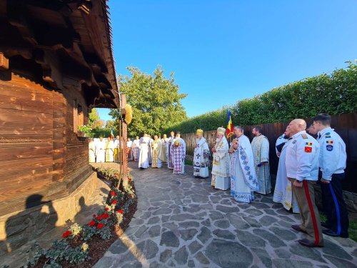 Biserica de Garnizoană „Înălțarea Domnului” din Bistrița a fost resfințită Poza 309443