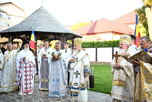 Biserica de Garnizoană „Înălțarea Domnului” din Bistrița a fost resfințită Poza 309444