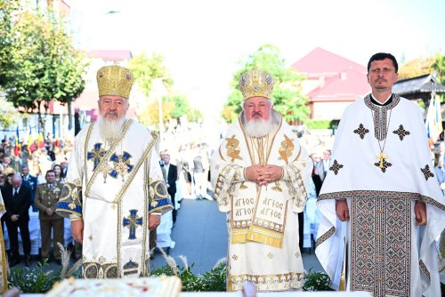 Biserica de Garnizoană „Înălțarea Domnului” din Bistrița a fost resfințită Poza 309447