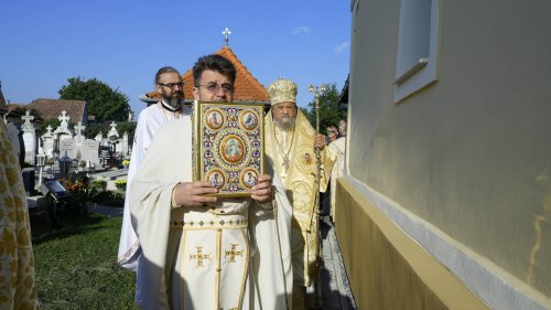 Binecuvântare arhierească în comunitatea din Cristian, județul Sibiu Poza 309513