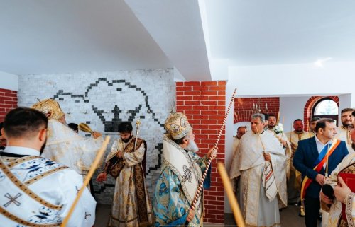 Doi ierarhi au sfințit Centrul pastoral-misionar al Parohiei Ludași Poza 309525