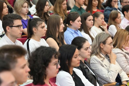 Luni începe un nou an universitar Poza 309728