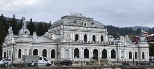 La Vatra Dornei, o clădire-simbol dezmorțește orașul Poza 309141