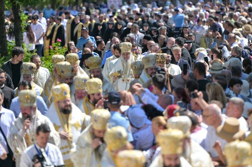 Un om construiește din ceea ce este - prinos de gând la ceas aniversar Preafericitului Părinte Patriarh Daniel Poza 309336