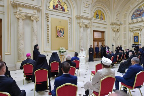 Moment festiv la aniversarea întronizării Patriarhului României