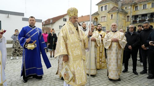 Pictura bisericii din Bod-Colonie, judeţul Braşov, a fost sfinţită Poza 310071