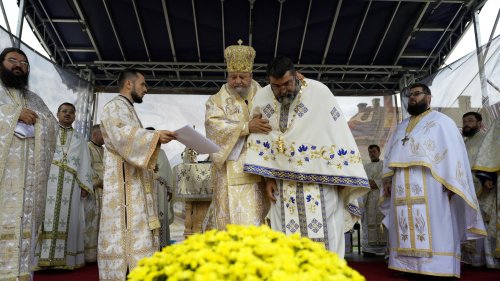 Pictura bisericii din Bod-Colonie, judeţul Braşov, a fost sfinţită Poza 310074