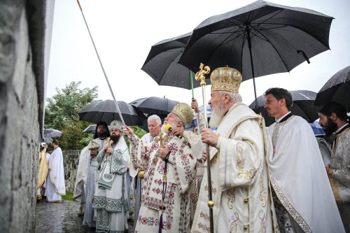 Târnosirea bisericii de la Mănăstirea Pantocrator, Beclean Poza 310059