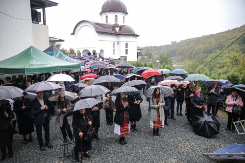 Târnosirea bisericii de la Mănăstirea Pantocrator, Beclean Poza 310061