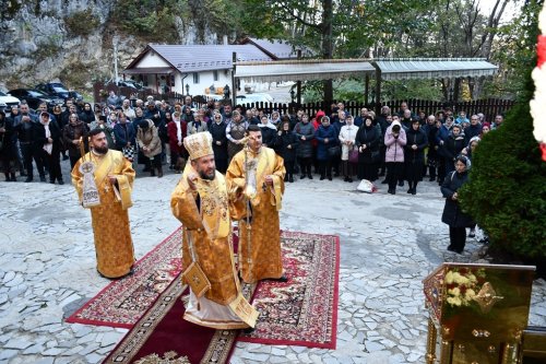 Sărbătoarea „Acoperământul Maicii Domnului” în Episcopia Caransebeșului Poza 310427