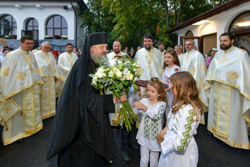 Binecuvântare la ceas de împlinire în Parohia „Buna Vestire”-Giulești Poza 310572