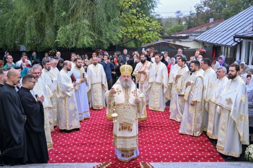 Binecuvântare la ceas de împlinire în Parohia „Buna Vestire”-Giulești Poza 310575