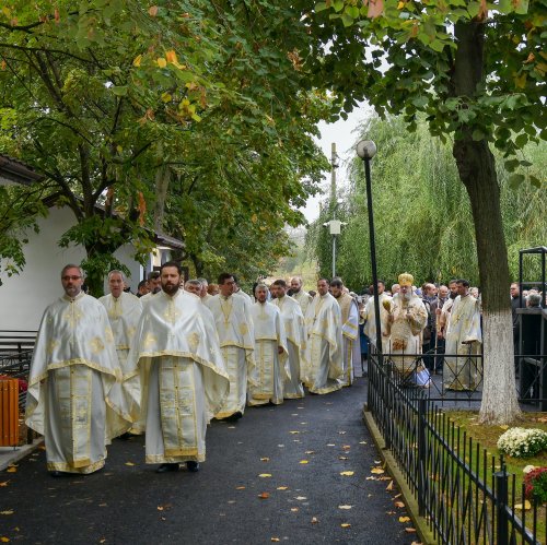 Binecuvântare la ceas de împlinire în Parohia „Buna Vestire”-Giulești Poza 310579