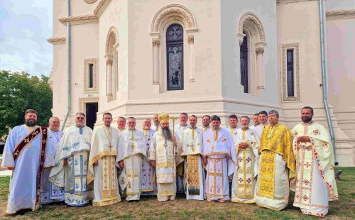 Apostolul Toma, prăznuit la catedrala din Turnu Măgurele Poza 310673