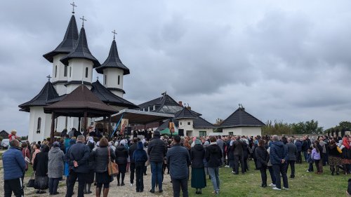 Moment de împlinire la Mănăstirea Petroasa Mare Poza 310678