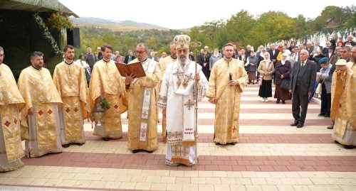 Târnosirea Bisericii „Sfinții Trei Ierarhi” din Parohia Cugir VI Poza 310653