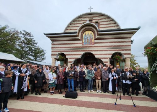 Târnosirea Bisericii „Sfinții Trei Ierarhi” din Parohia Cugir VI Poza 310657