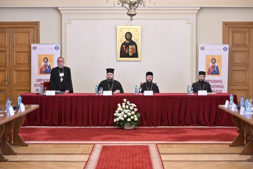 Primele sesiuni de lucru ale simpozionului dedicat pastorației și îngrijirii bolnavilor Poza 310927