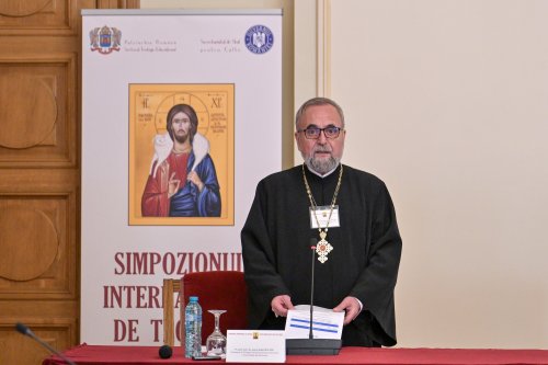 Primele sesiuni de lucru ale simpozionului dedicat pastorației și îngrijirii bolnavilor Poza 310988