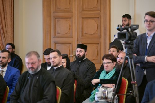 Primele sesiuni de lucru ale simpozionului dedicat pastorației și îngrijirii bolnavilor Poza 310991