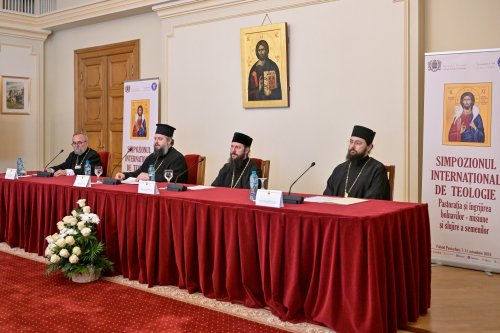 Primele sesiuni de lucru ale simpozionului dedicat pastorației și îngrijirii bolnavilor Poza 310995