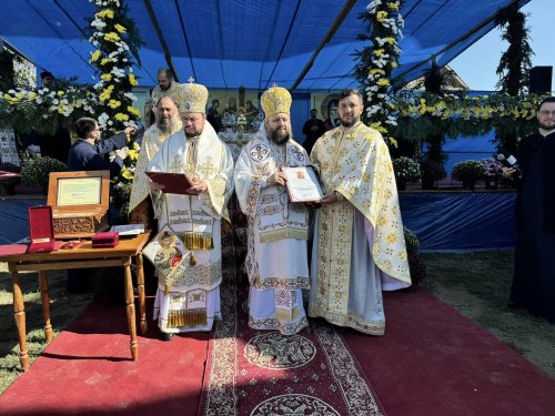 Biserica „Sfântul Cuvios Dimitrie cel Nou” din satul Gotești a fost sfințită Poza 311342