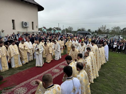 Biserica „Sfântul Cuvios Dimitrie cel Nou” din satul Gotești a fost sfințită Poza 311344