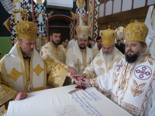 Biserica „Sfântul Cuvios Dimitrie cel Nou” din satul Gotești a fost sfințită Poza 311347