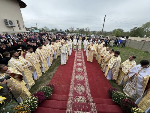 Biserica „Sfântul Cuvios Dimitrie cel Nou” din satul Gotești a fost sfințită Poza 311348